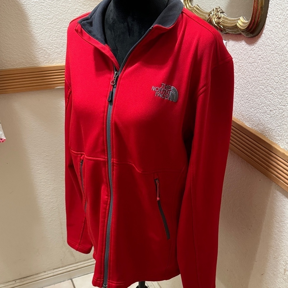 The North Face Men’s Vibrant Red Zip Up Jacket Size M